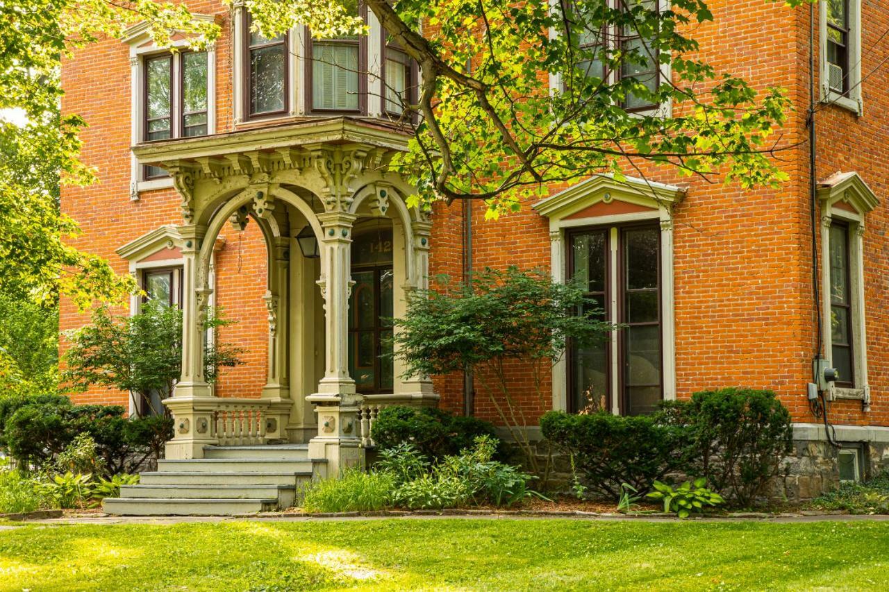 Rosemont Inn Utica Exterior foto